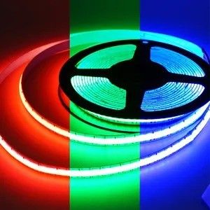सीओबी एलईडी स्ट्रिप 60000 घंटे कार्य जीवनकाल के साथ DC12V/24V CRI90 320LEDs/m 110lm/W